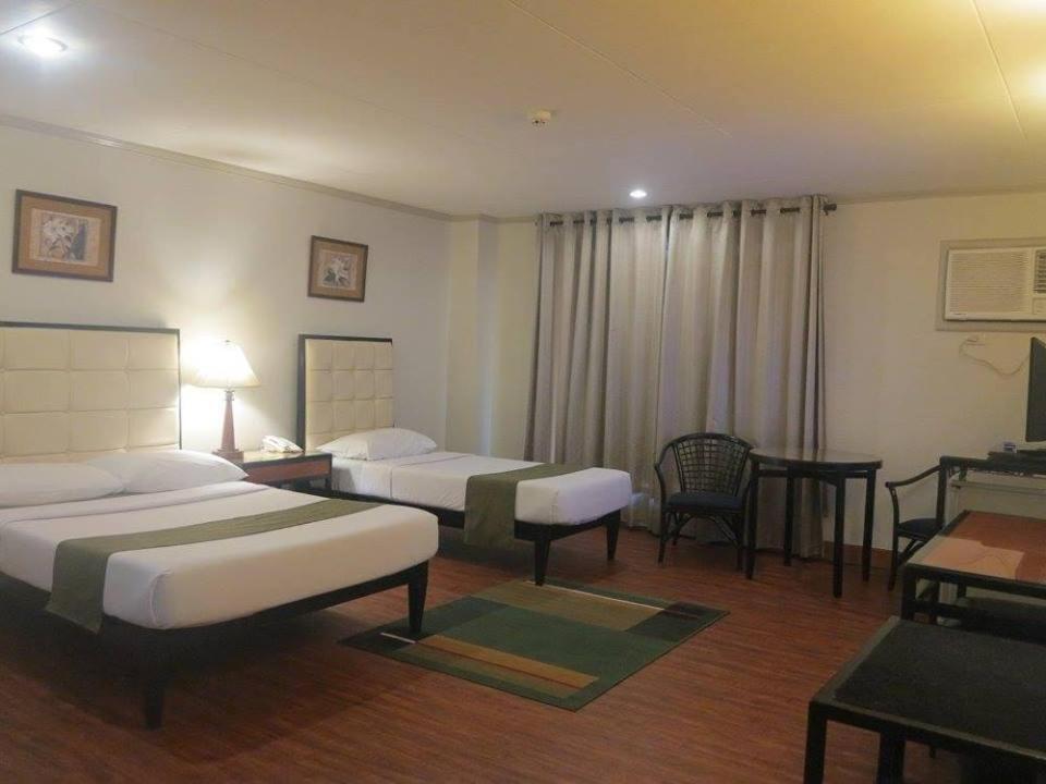 Hotel Alejandro Tacloban Exterior foto